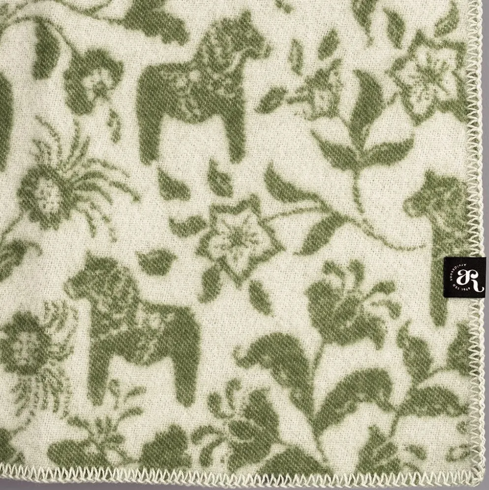 Barnfilt Leksand grön 65x95cm med dalahästar och kurbits