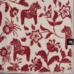 Barnfilt Leksand röd 65x95cm med dalahästar och kurbits