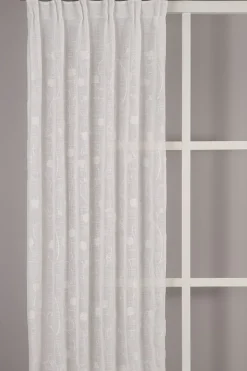 Desire offwhite gardiner – ljus och romantisk fönsterinramning
