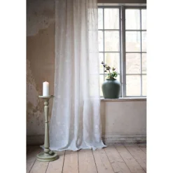Desire offwhite gardiner – ljus och romantisk fönsterinramning