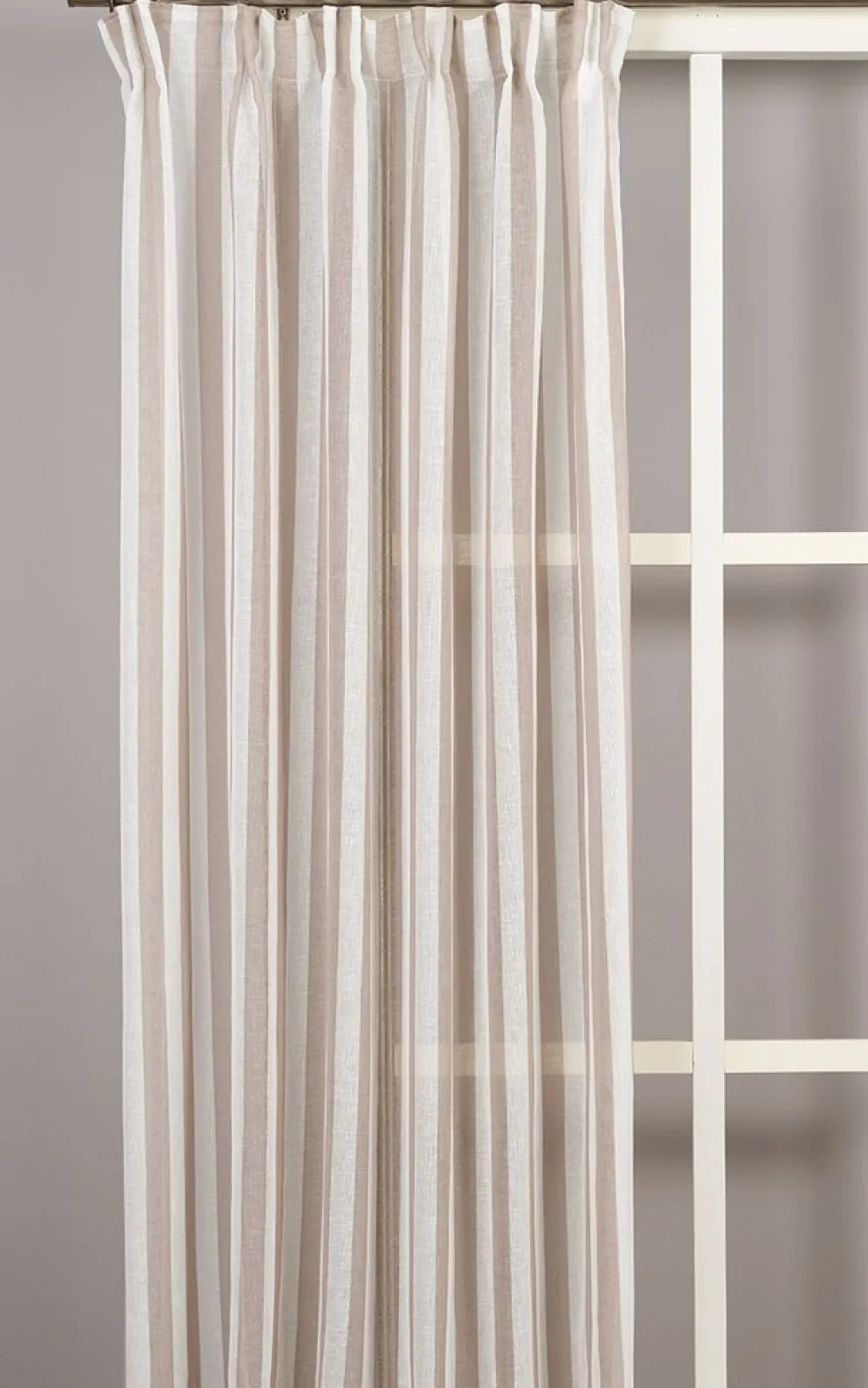 Disa beige randiga gardiner