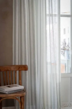 Disa grön randiga gardiner