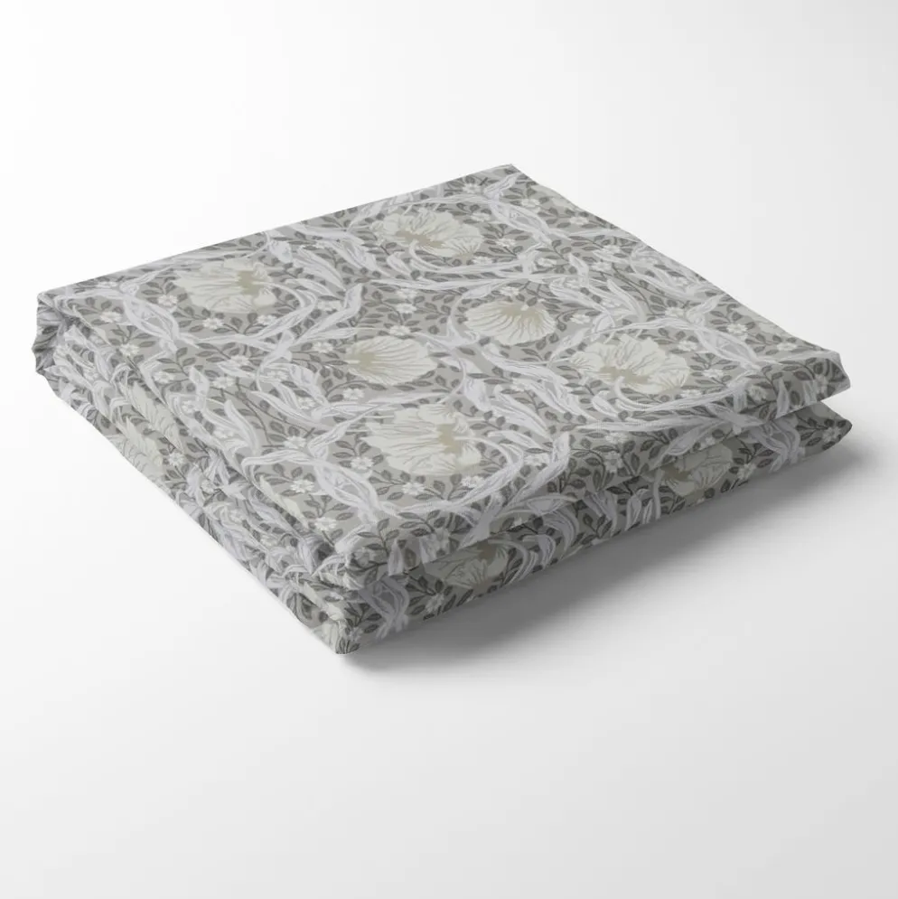 Grace beige bordsduk - Klassisk blommig Arts and Crafts design