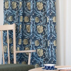 Grace blå gardiner - Klassisk blommig Arts and Crafts design