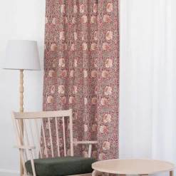 Grace röd gardiner - Klassisk blommig Arts and Crafts design