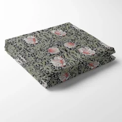 Grace svart bordsduk - Klassisk blommig Arts and Crafts design