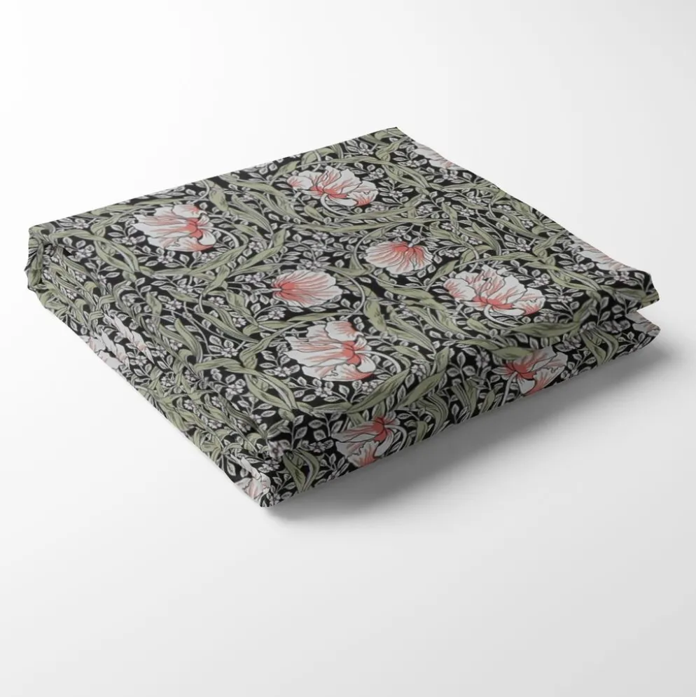 Grace svart bordsduk - Klassisk blommig Arts and Crafts design
