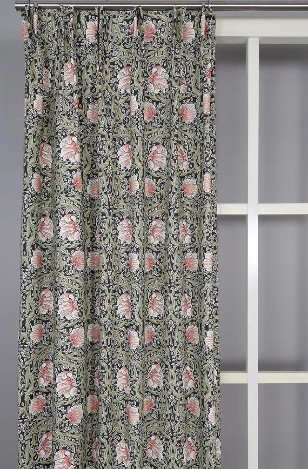 Grace svart gardiner - Klassisk blommig Arts and Crafts design