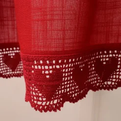 Hjärter röd gardinkappa metervara – klassisk med virkad kant