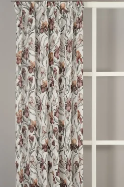 Iris offwhite gardiner – blomsterprakt på ljus botten