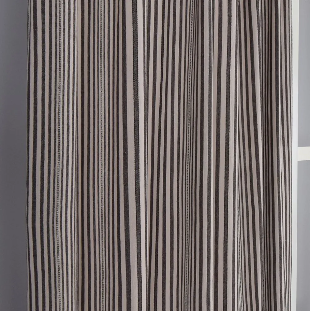 Karin svart randiga gardiner