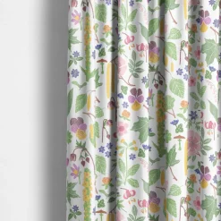 Kungsljus multi – blommigt tyg med nordisk flora