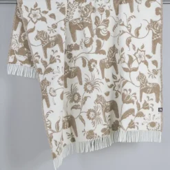 Leksand beige ullpläd 130x170 cm – dalahästar i 100% ull