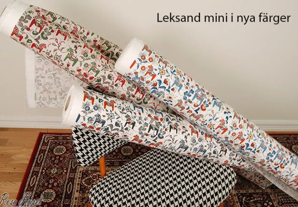 Leksand mini dalablå tyg med traditionellt dalahästtryck