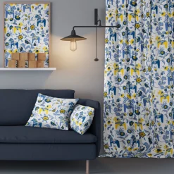 Leksand Sverige tyg med traditionellt dalahästtryck