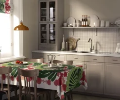 Lisette grön/rosa bordsduk - en färgstark duk för vardag och fest