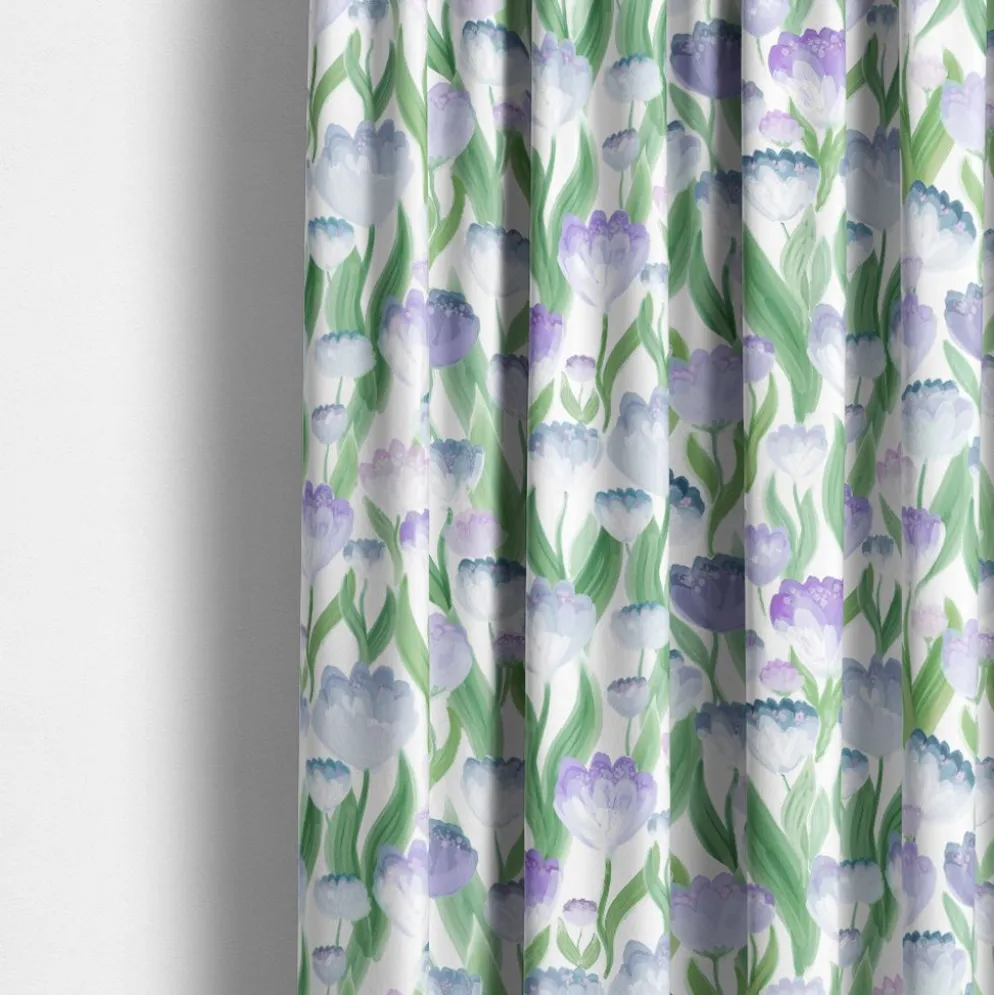 Ljuvligt blå – blommigt tyg i mjuka blå och lila toner
