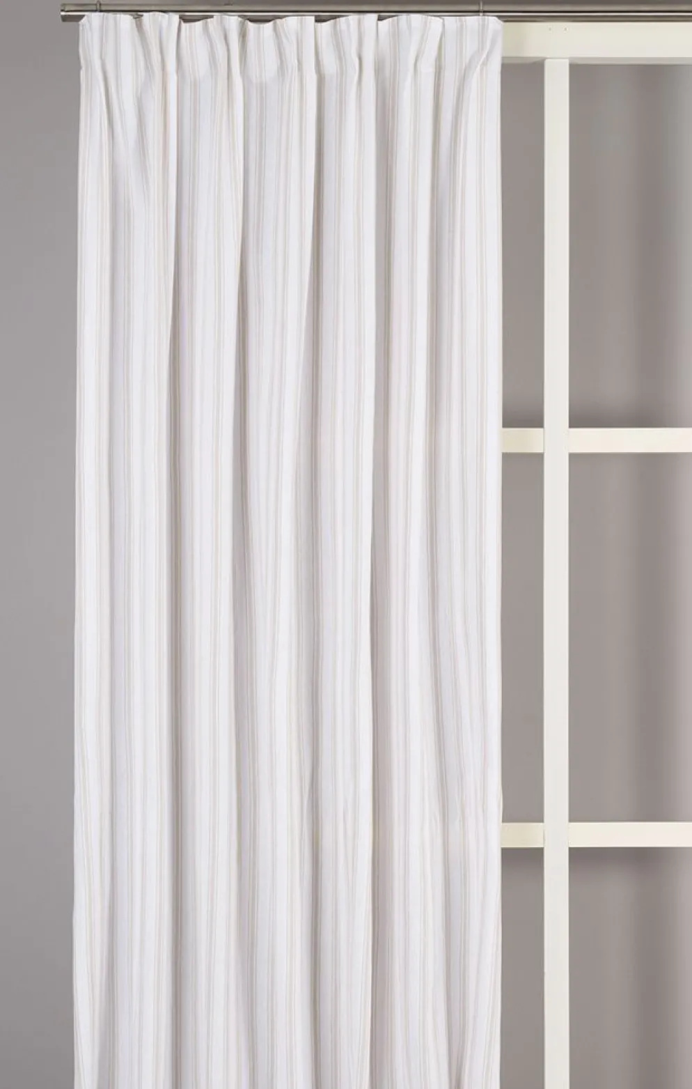 Madicken beige randiga gardiner