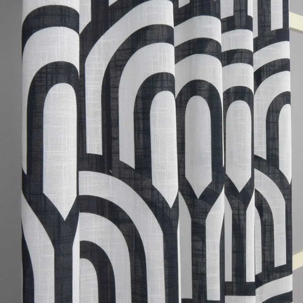 Metro gardiner – Grafisk svartvit gardin med modern design