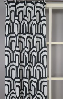 Metro gardiner – Grafisk svartvit gardin med modern design