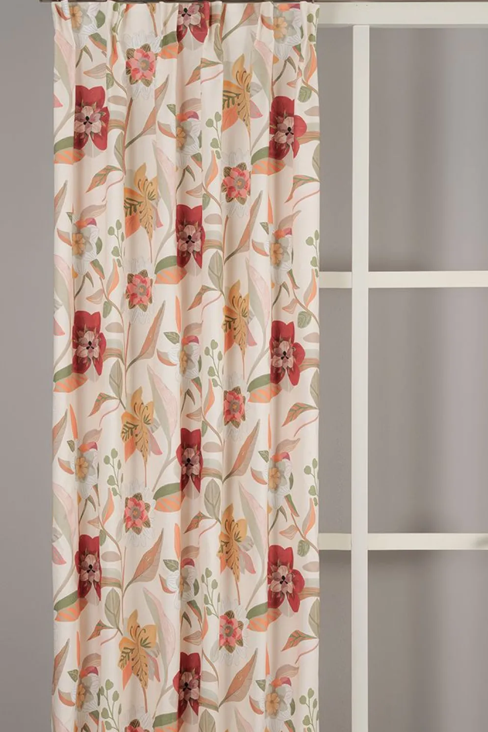 Paths gardiner - ljusa nyanser med blomstermotiv