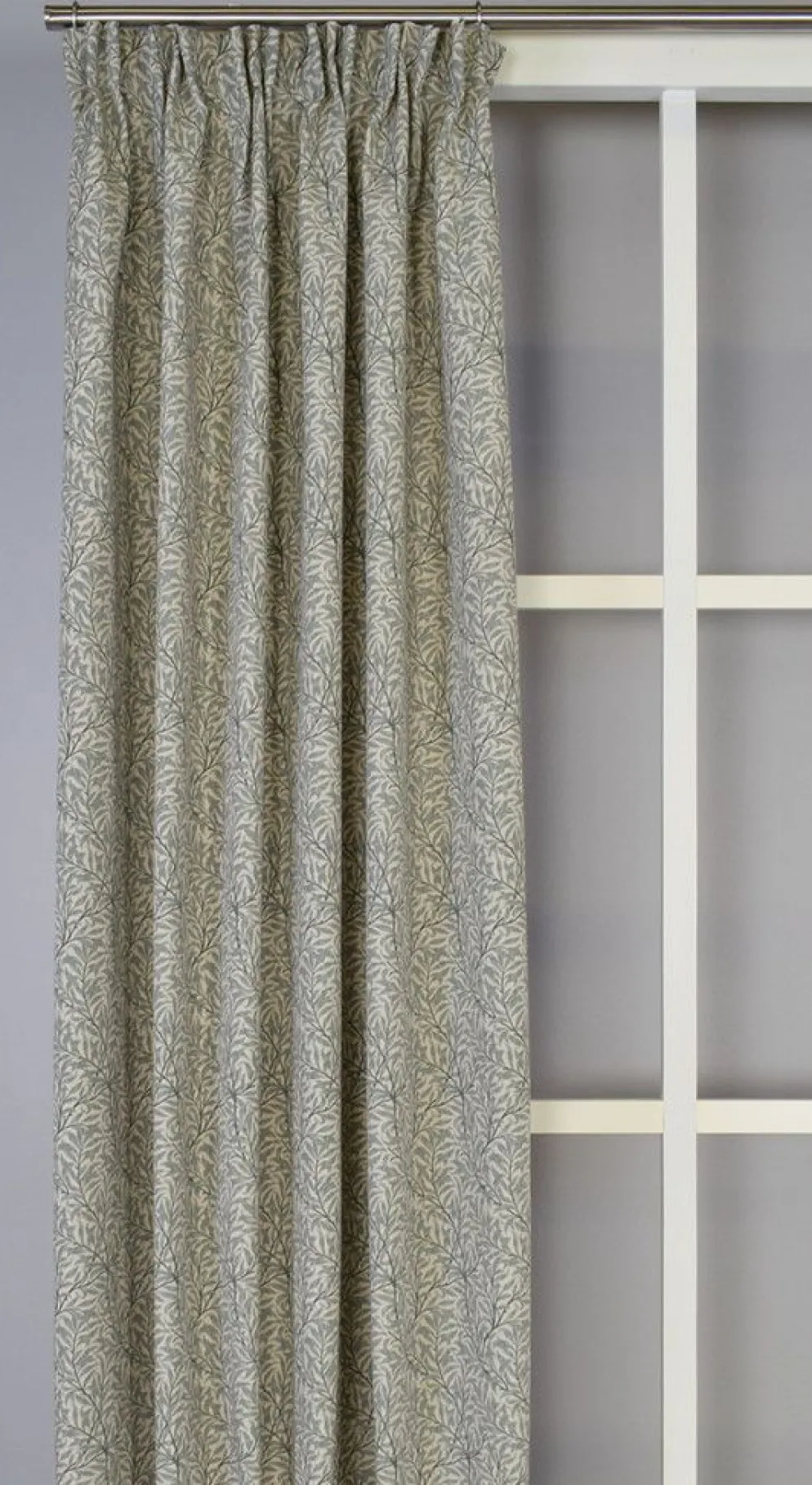 Ramas beige-mint gardiner med kvistar och blad