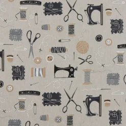 Sewing atelier tyg med vintage sybehör och symaskiner
