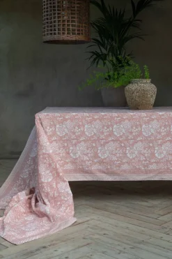 Sonia rosa blommig bordsduk i bomull 145x300cm