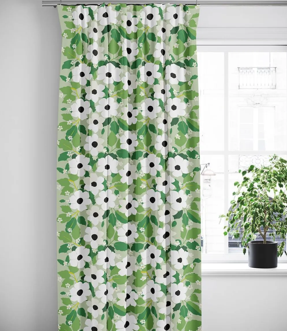 Svartöga grön – blommiga gardiner med vita blommor och gröna blad